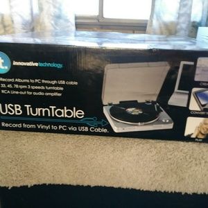 Nylon record turntable